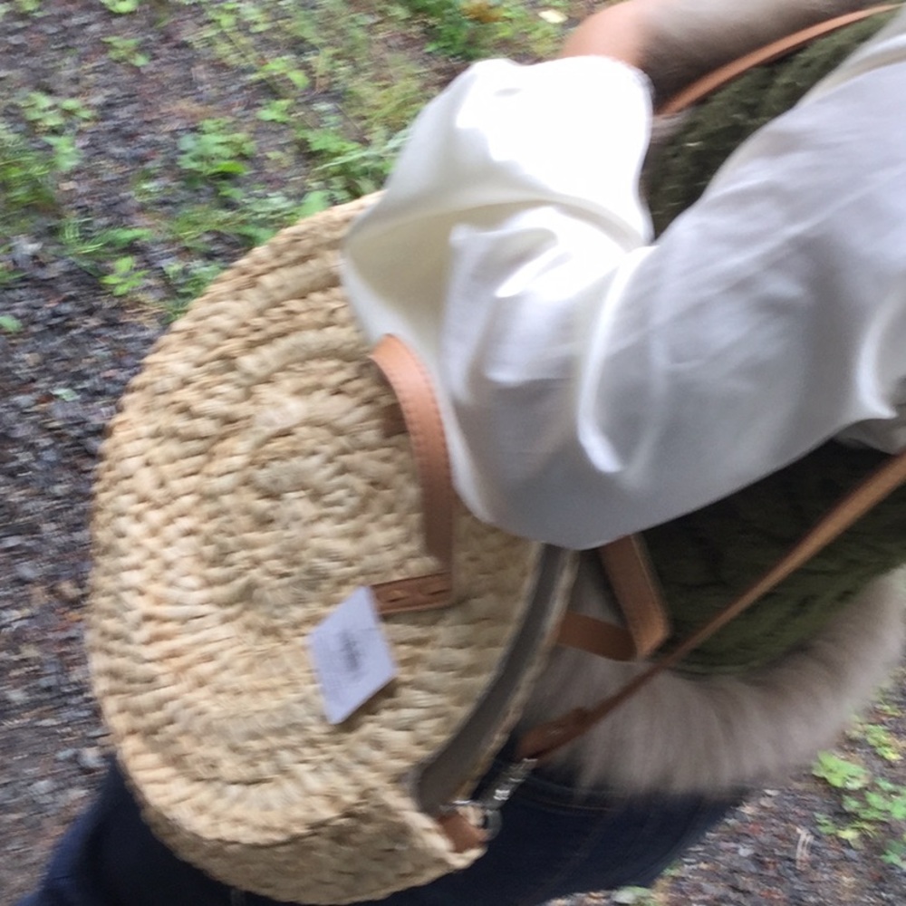 Straw bag farmer’s market chic cowgirl Sunday brunch travel vacay spa pool party - Picture 4 of 7